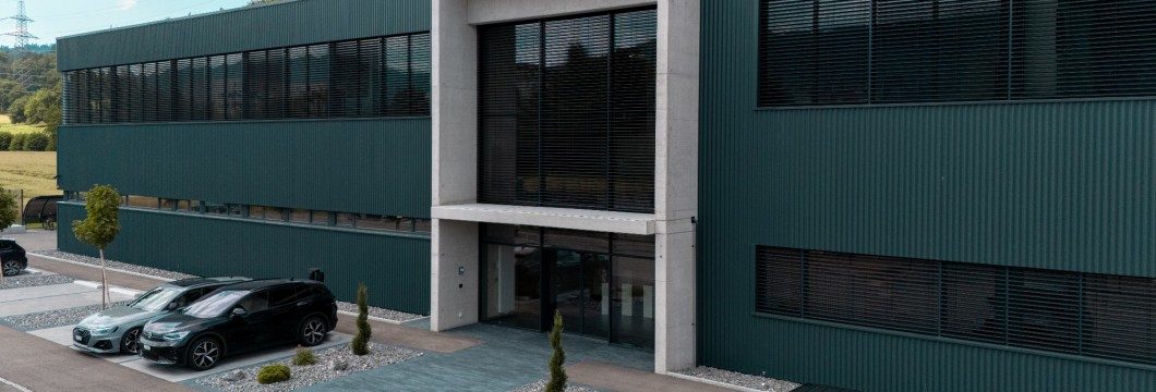 Entrée du bâtiment, Espace industriel 32