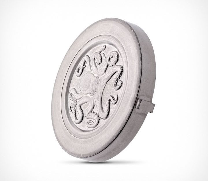 Fond de montre étampé à médaillon en relief