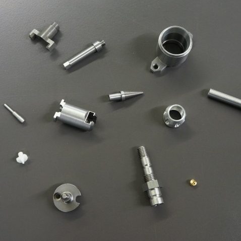 Petites pièces mécaniques en acier