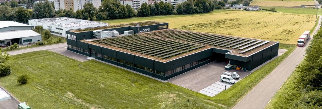 Le site de Bassecourt vu du ciel, en lisière des champs